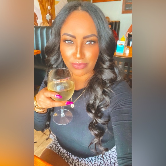 Meet your Posher, Lina - Picture 3 of 4